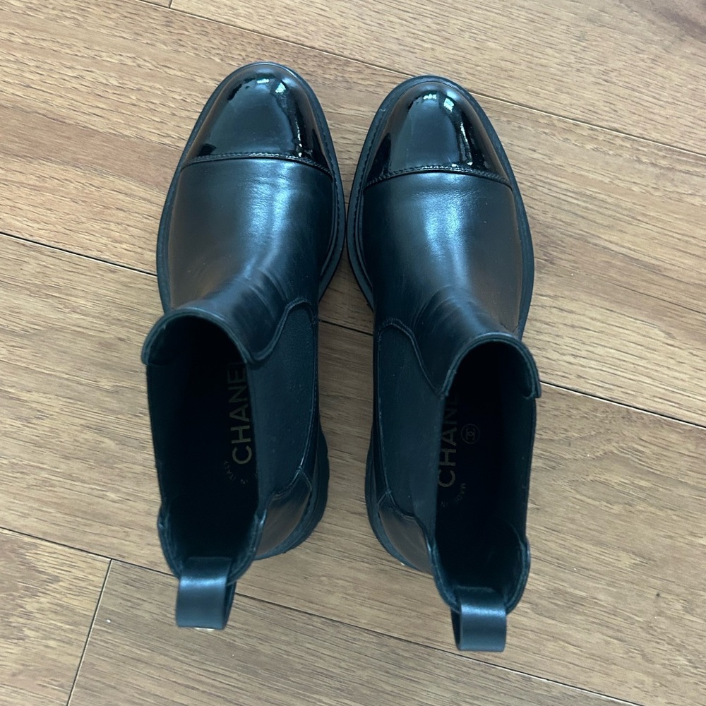 CHANEL Black Ankle Chealsea Boots - Picture 6 of 7